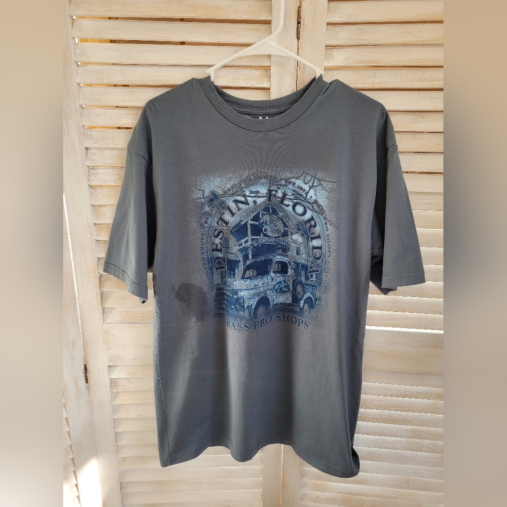 Bass Pro Men's T-Shirt Size M